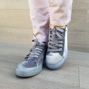 Margie Cadena's Closet (@shoe_sale) | Poshmark Hombre NEW BALANCE 247 LUXE Negro | Sneakers · Rick Rivets